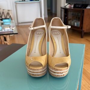 Gucci Women's Cream and Tan Platform Peep-Toe Shoes